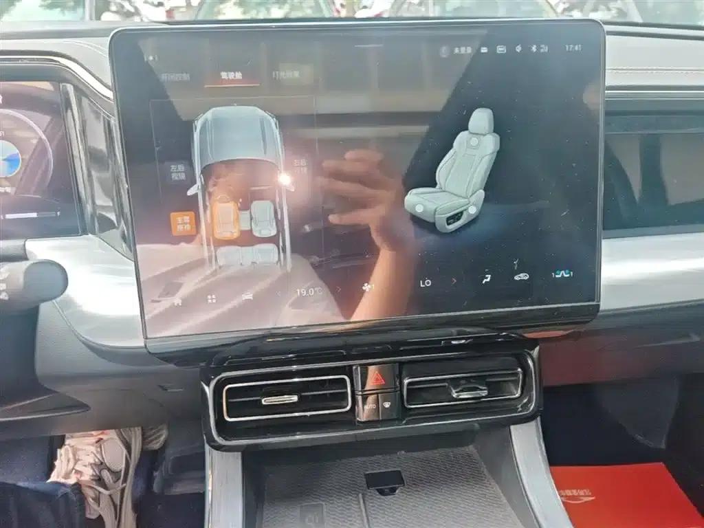 Trumpchi GS8 2022 Hybrid Series 2.0TM 4WD Premium Edition (7-seater) — миниатюра 13