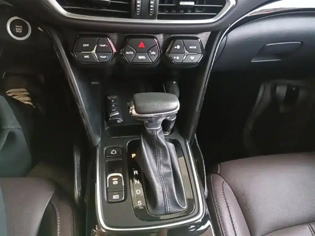 Trumpchi GS4 2019 270T Automatic 2WD Luxury Intelligent Edition — миниатюра 14