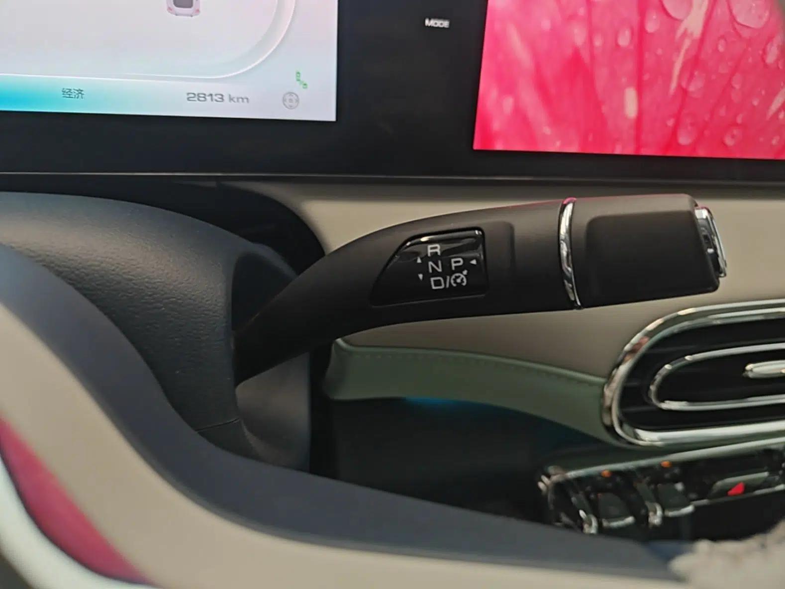 ORA Ballet Cat 2023 401 km Luxury Version — миниатюра 17