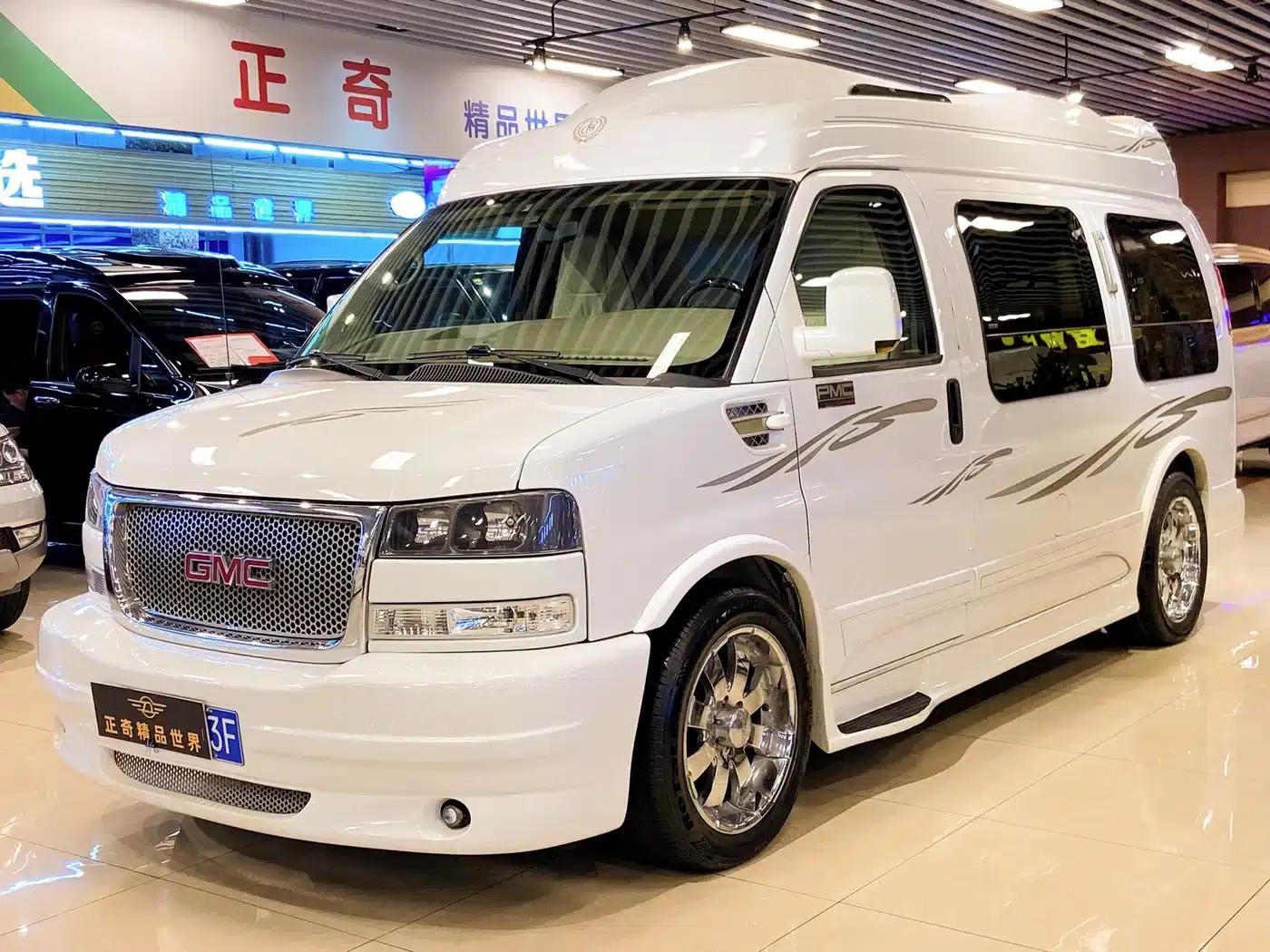 2011 SAVANA 5.3L Business Star 7-seater — миниатюра 2