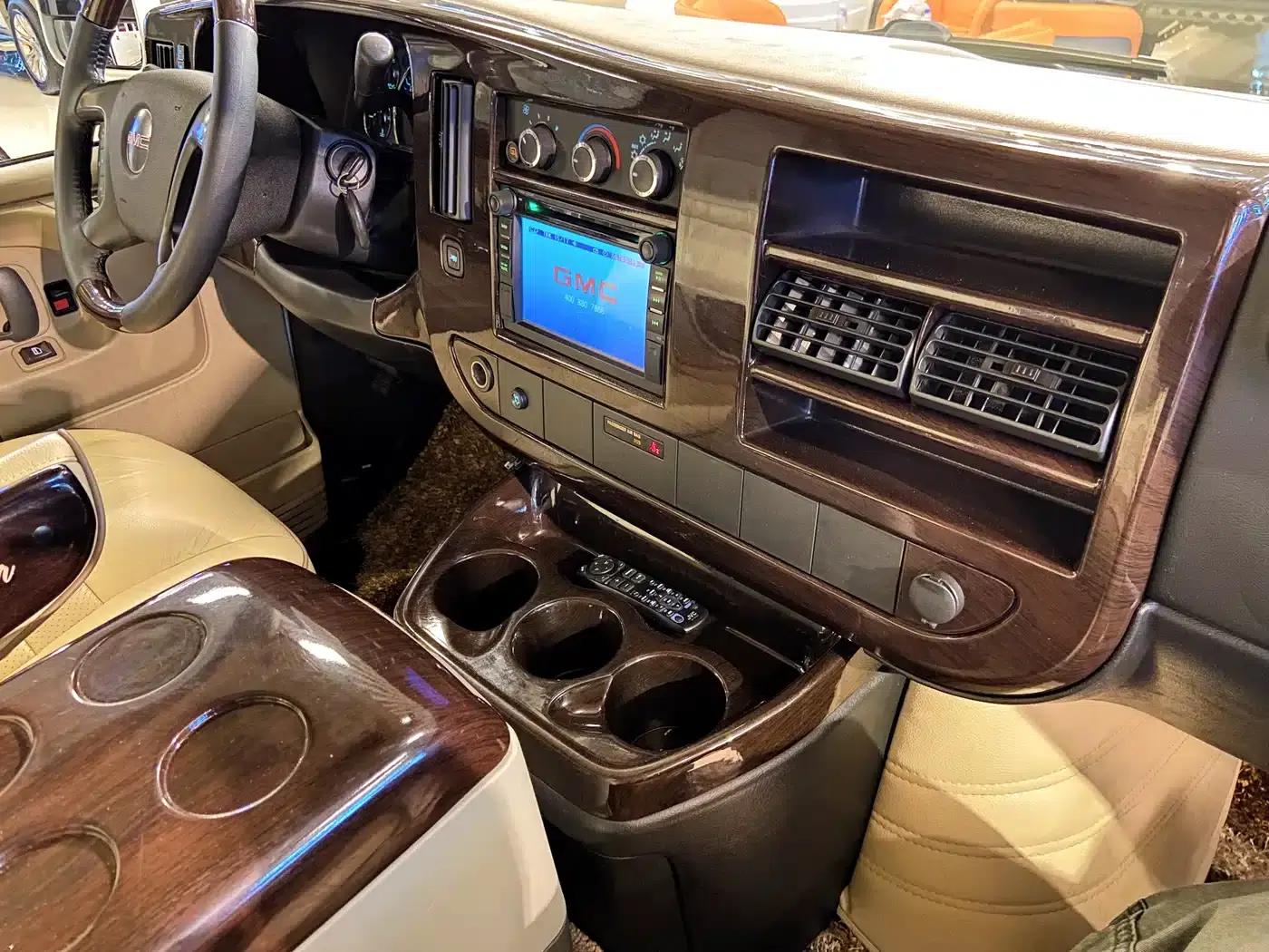 2011 SAVANA 5.3L Business Star 7-seater — миниатюра 11