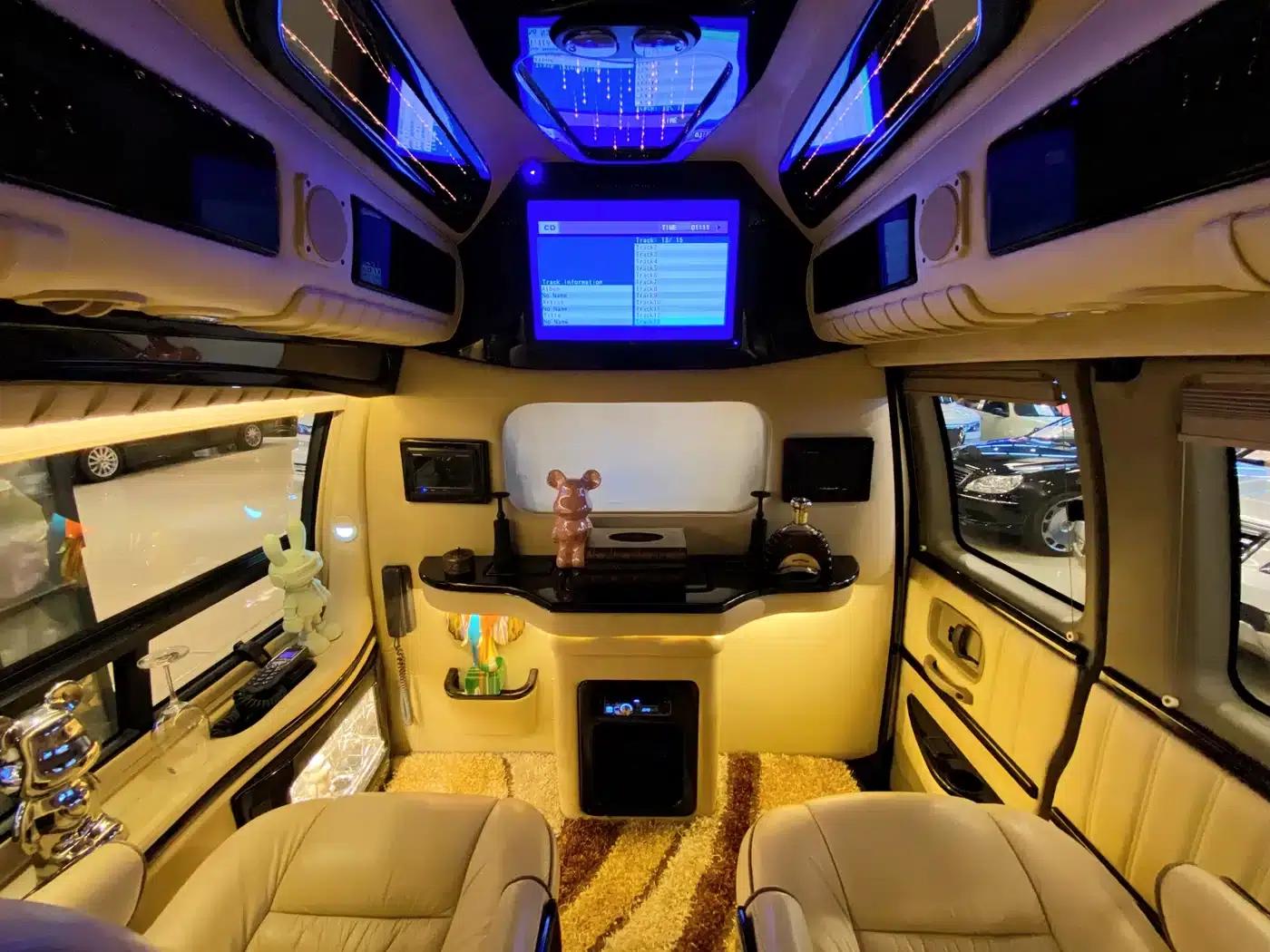 2011 SAVANA 5.3L Business Star 7-seater — миниатюра 19