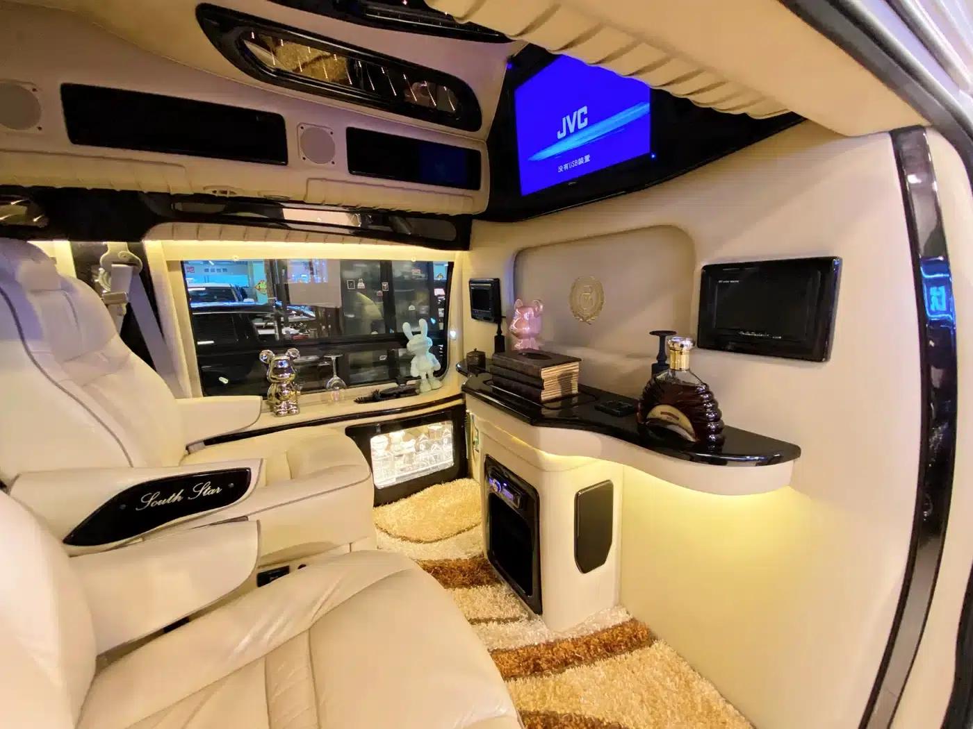 2011 SAVANA 5.3L Business Star 7-seater — миниатюра 24