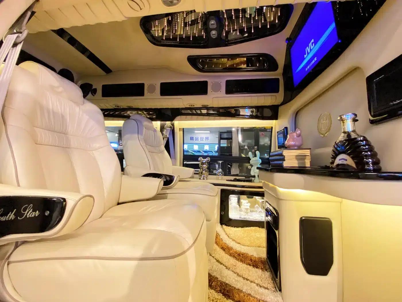 2011 SAVANA 5.3L Business Star 7-seater — миниатюра 26