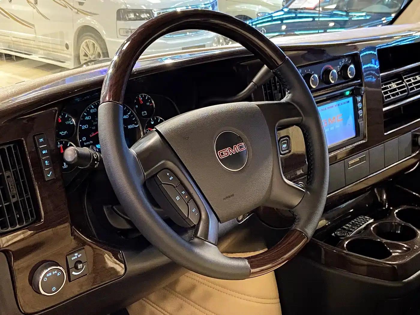 2011 SAVANA 5.3L Business Star 7-seater — миниатюра 9