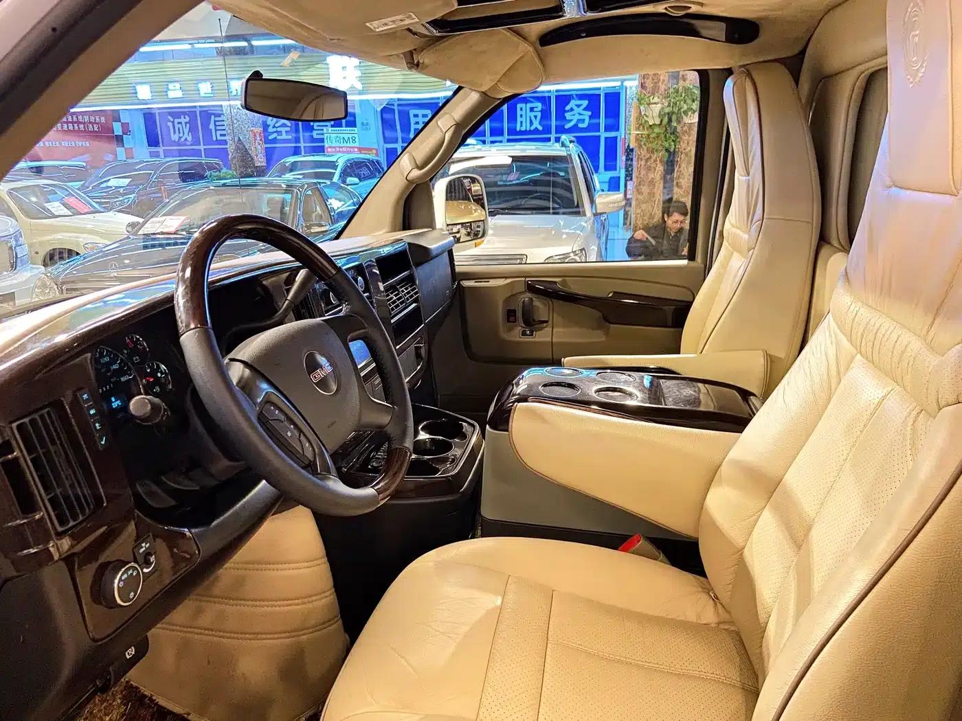 2011 SAVANA 5.3L Business Star 7-seater — миниатюра 10