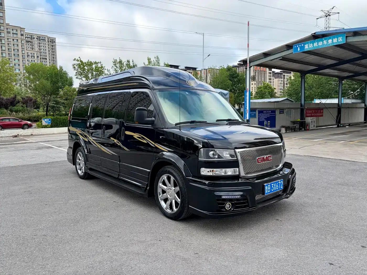 2017 SAVANA 1500S 4WD Classic Edition — миниатюра 1