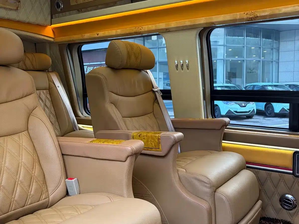 2017 SAVANA 1500S 4WD Classic Edition — миниатюра 11