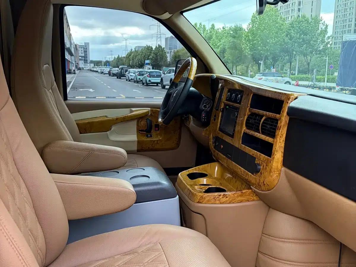 2017 SAVANA 1500S 4WD Classic Edition — миниатюра 8