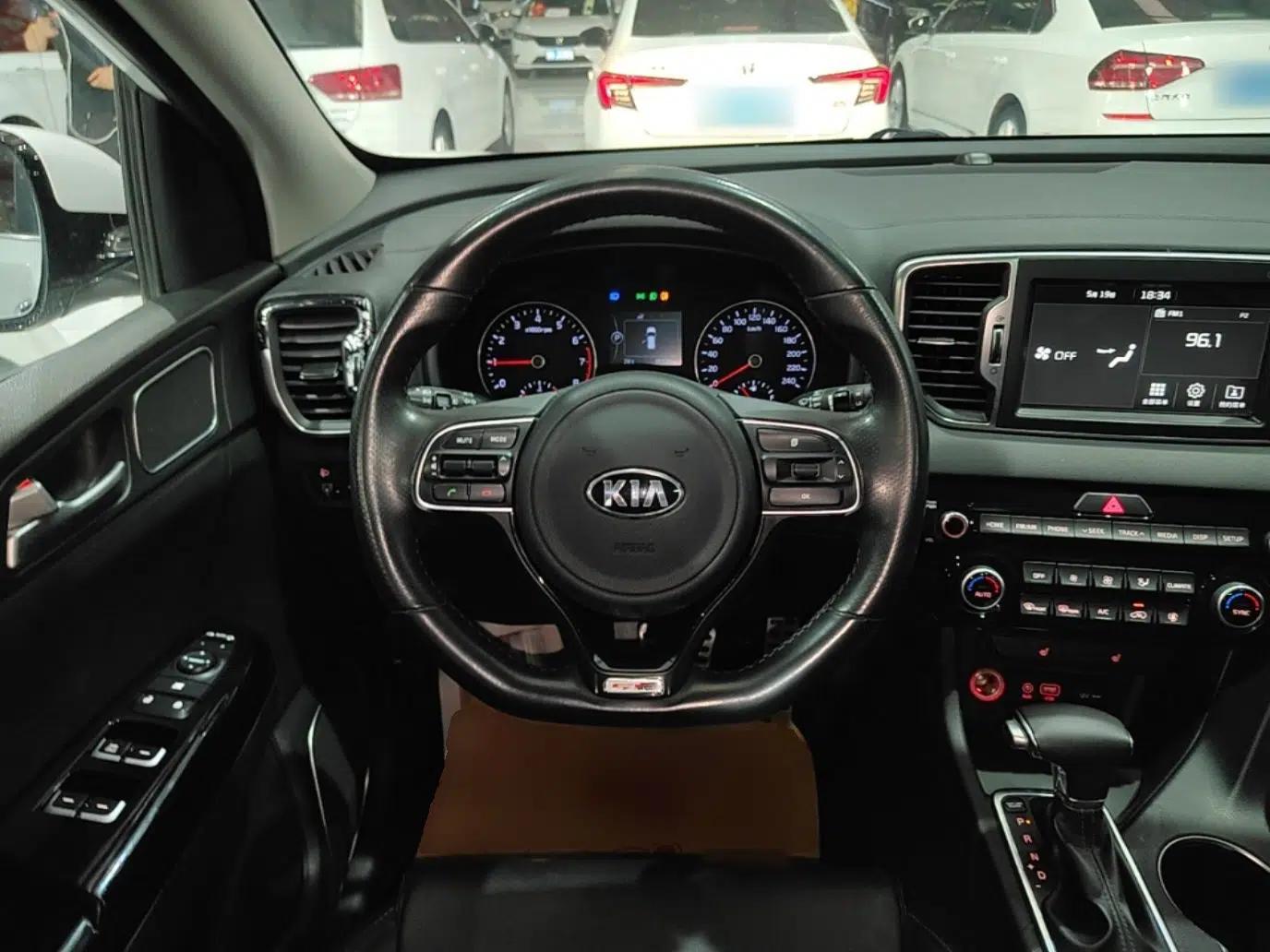 Kia KX5 2017 1.6T Automatic Two-Wheel Drive 15th Anniversary Special Edition DLX — миниатюра 14
