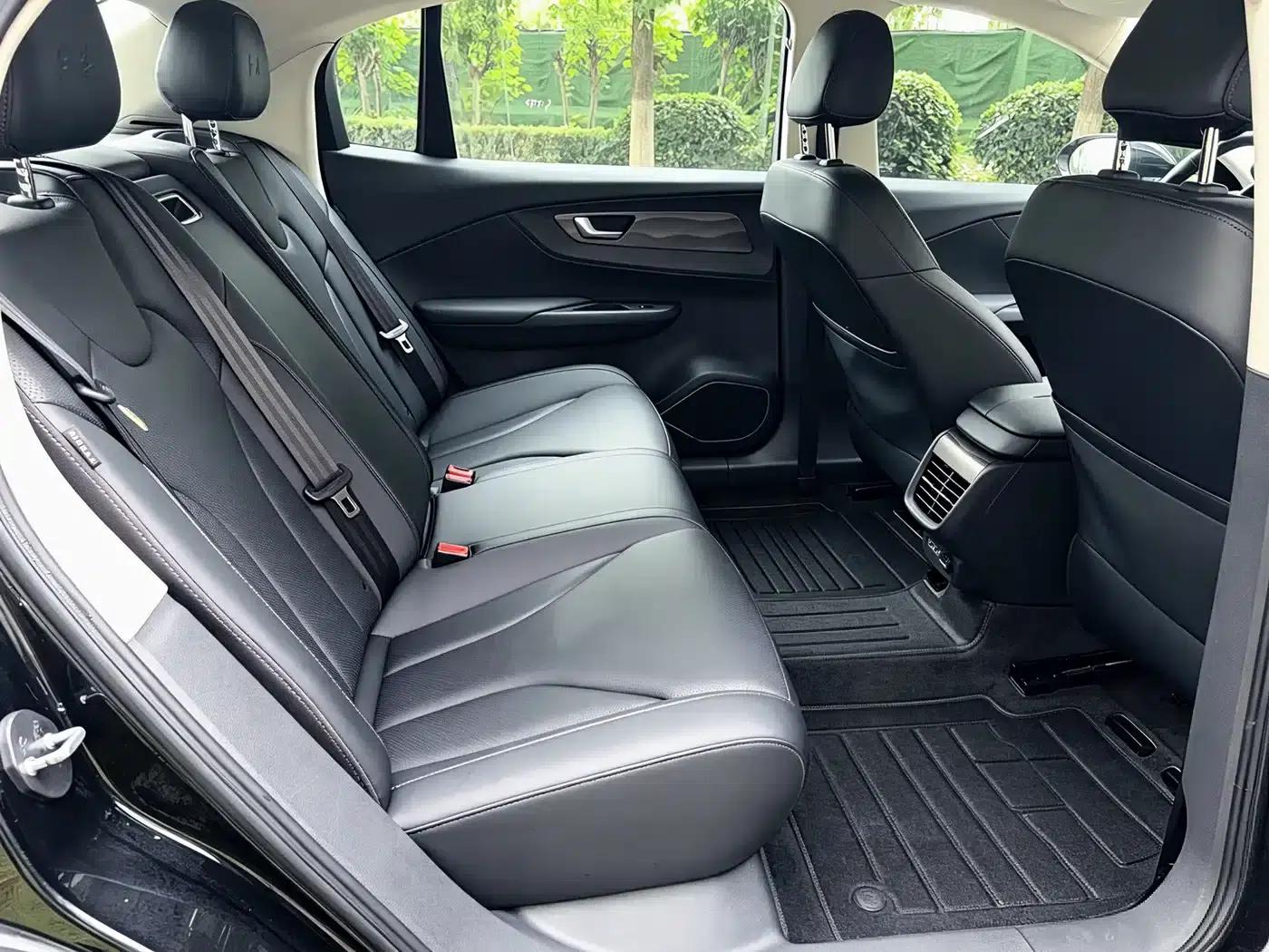 Hongqi E-QM5 2023 Basic Travel Edition — миниатюра 12
