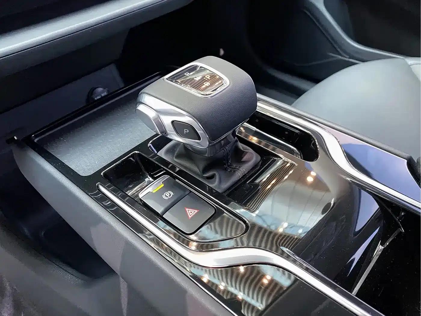 Hongqi E-QM5 2023 Basic Travel Edition — миниатюра 17