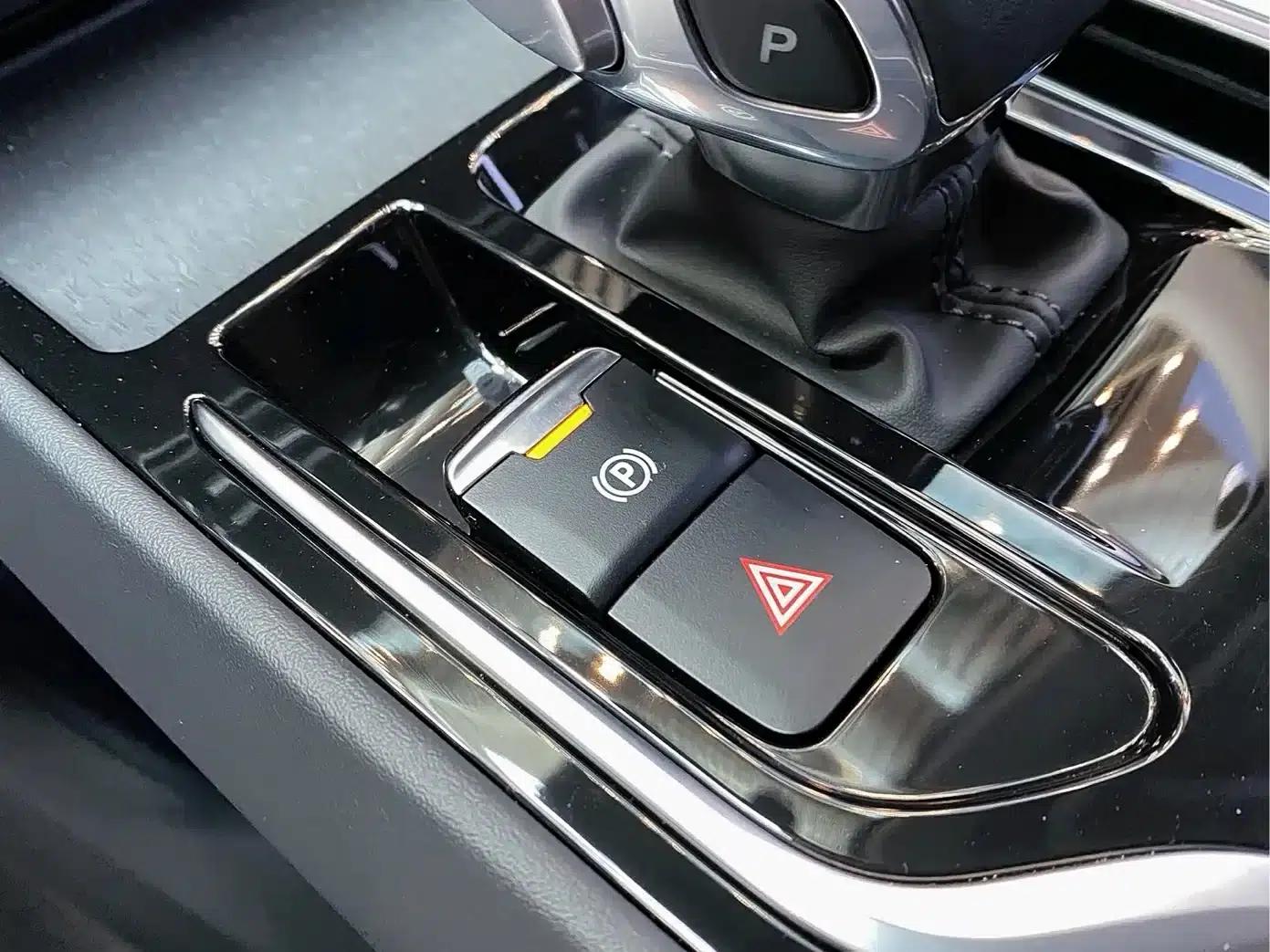 Hongqi E-QM5 2023 Basic Travel Edition — миниатюра 20