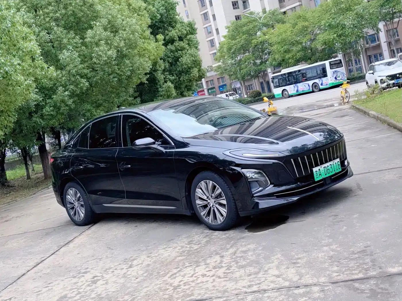 Hongqi E-QM5 2023 Basic Travel Edition — миниатюра 3