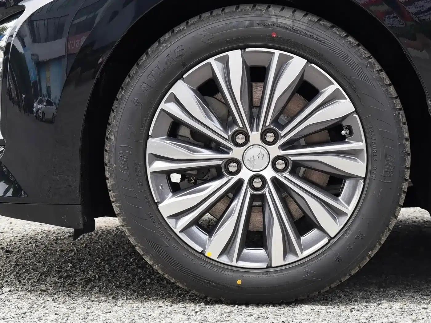 Hongqi E-QM5 2023 Basic Travel Edition — миниатюра 9