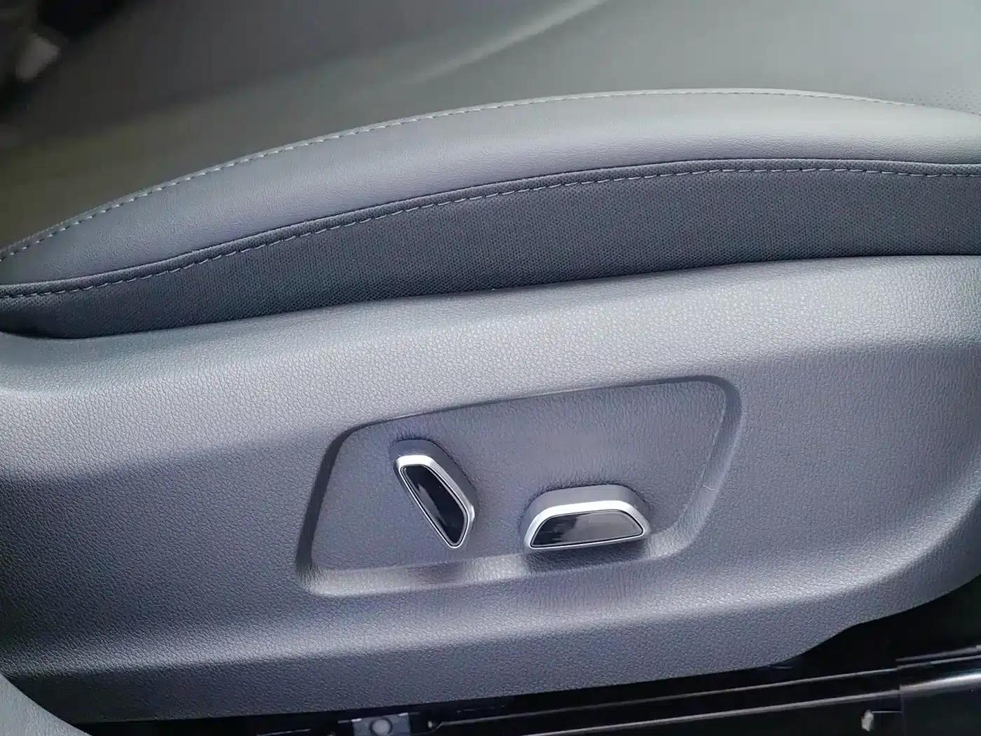 Hongqi E-QM5 2023 Basic Travel Edition — миниатюра 10