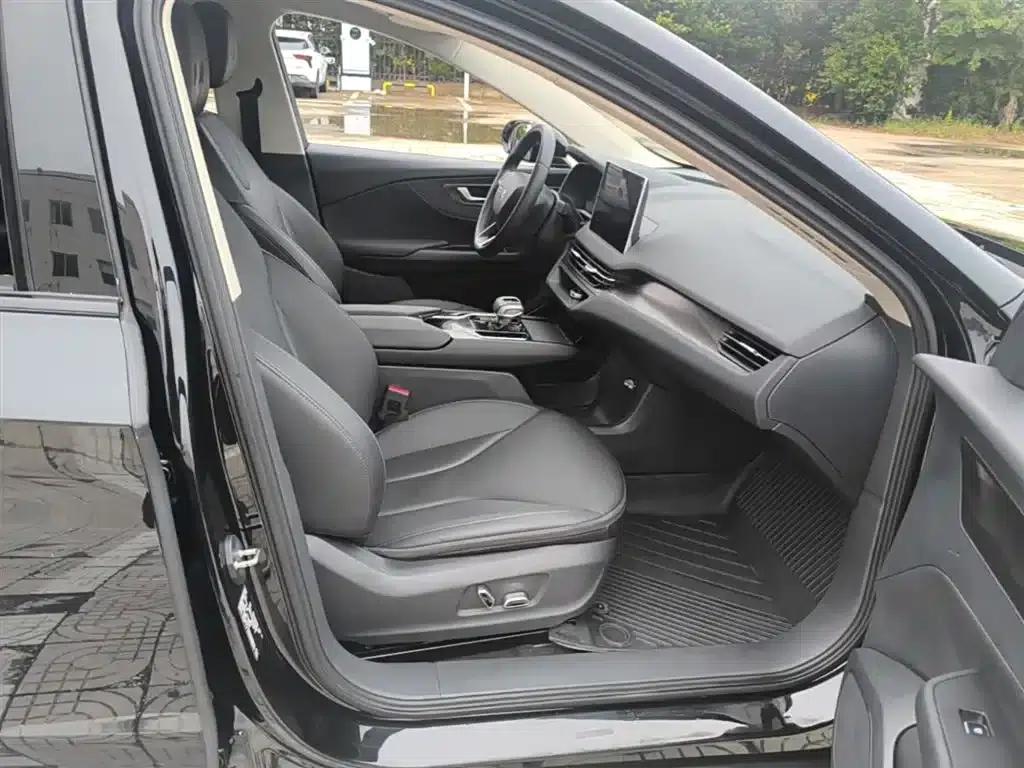 Hongqi E-QM5 2023 Basic Travel Edition — миниатюра 25