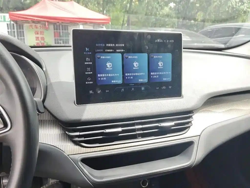 Hongqi E-QM5 2023 Facelift Basic Travel Edition — миниатюра 13