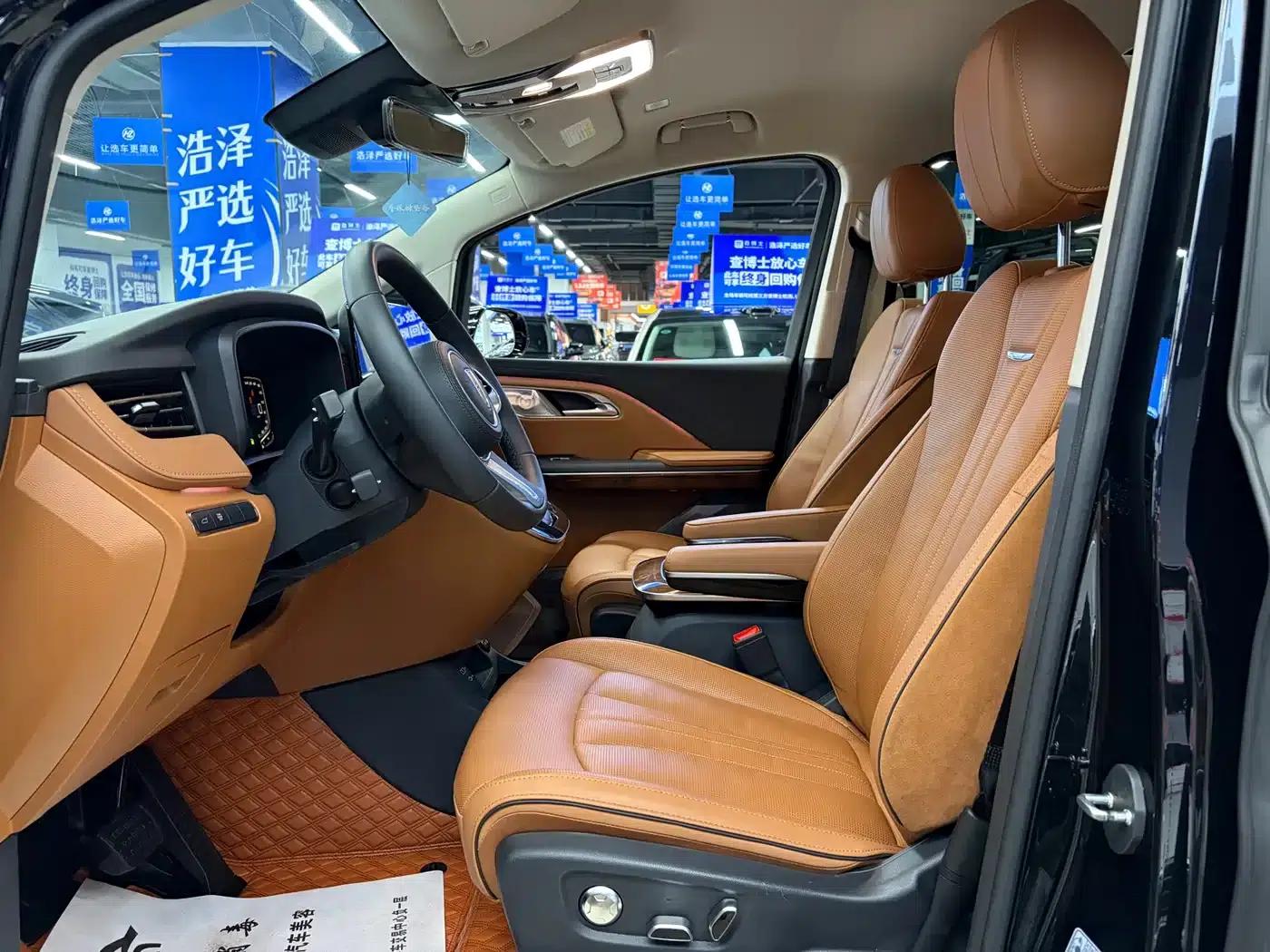 Hongqi HQ9 2023 2.0T Intelligent Flagship Edition — миниатюра 8