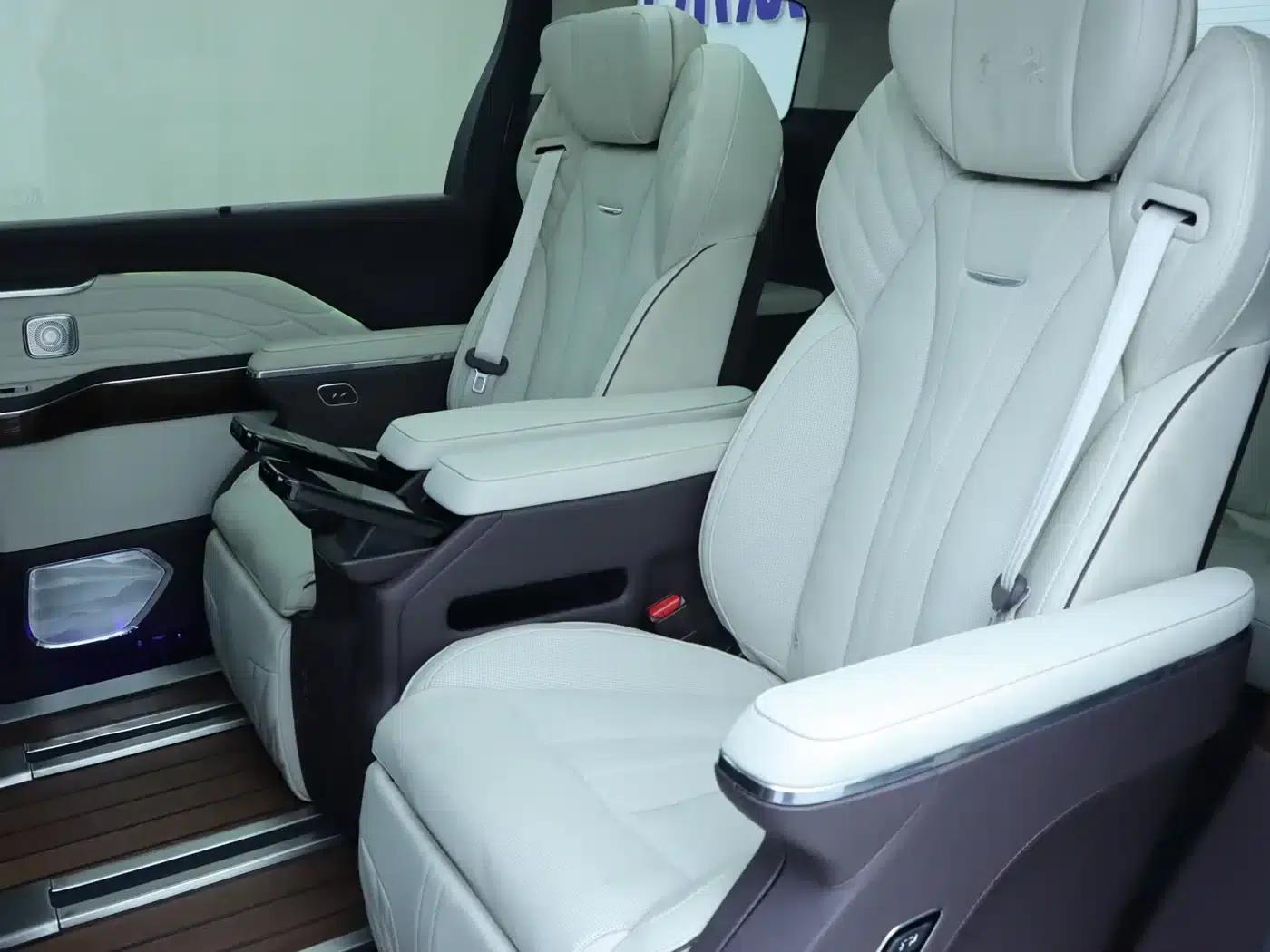 Hongqi HQ9 2023 2.0T Intelligent Flagship Edition — миниатюра 17