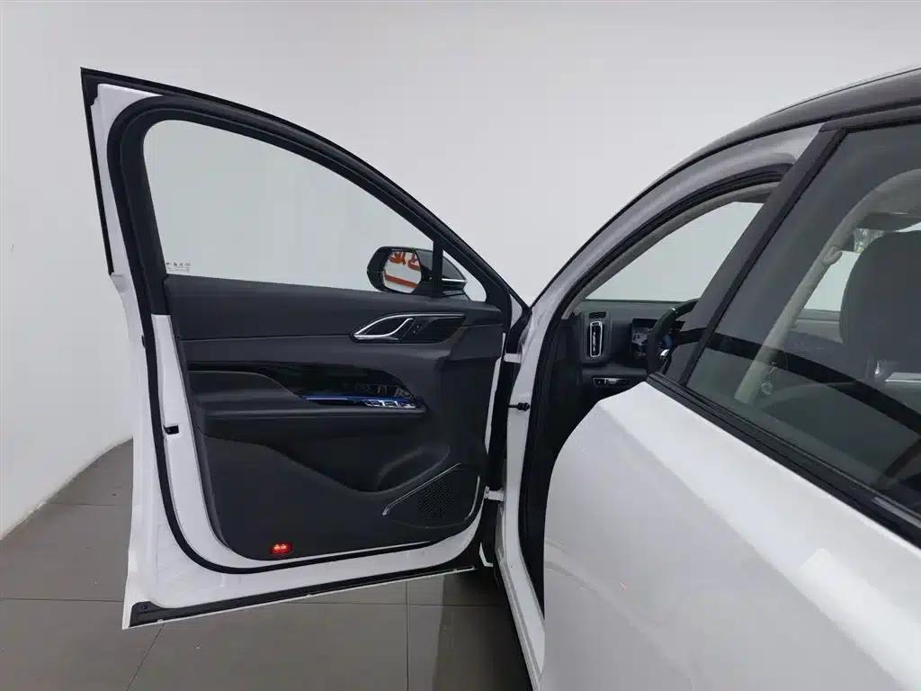 Hongqi HS3 PHEV 2025 model, 117km range, Jinwei PLUS version — миниатюра 8