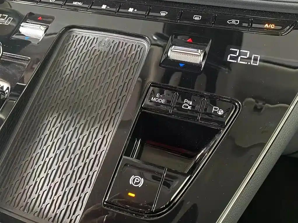 Hongqi HQ9 PHEV 2024 2.0T AWD Luxury Edition — миниатюра 28