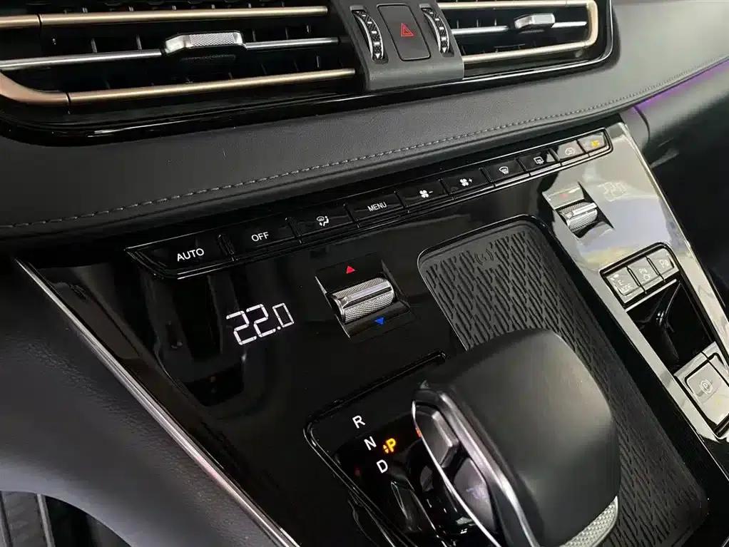 Hongqi HQ9 PHEV 2024 2.0T AWD Luxury Edition — миниатюра 29