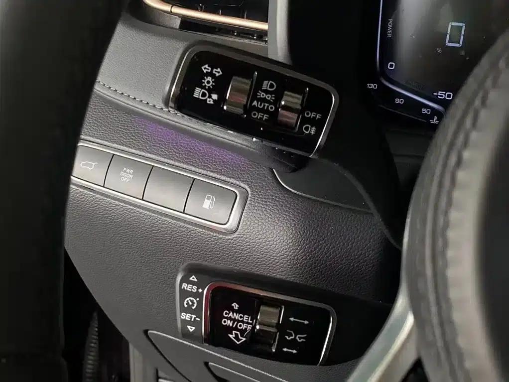 Hongqi HQ9 PHEV 2024 2.0T AWD Luxury Edition — миниатюра 31