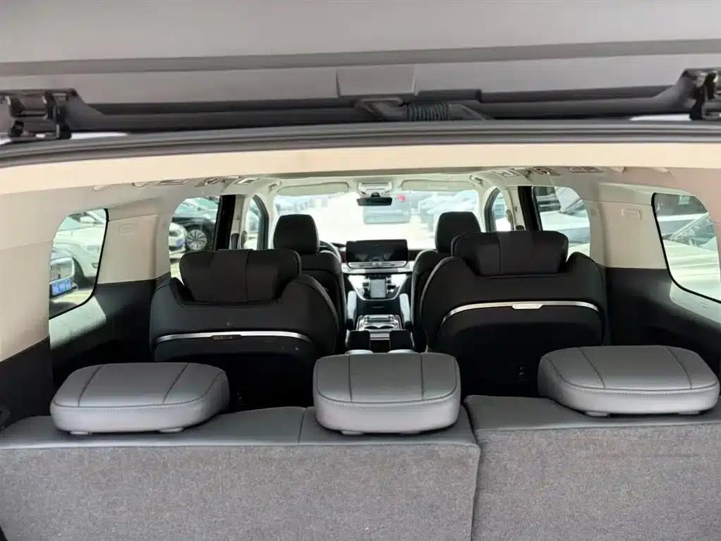 Hongqi HQ9 PHEV 2024 2.0T AWD Luxury Edition — миниатюра 10