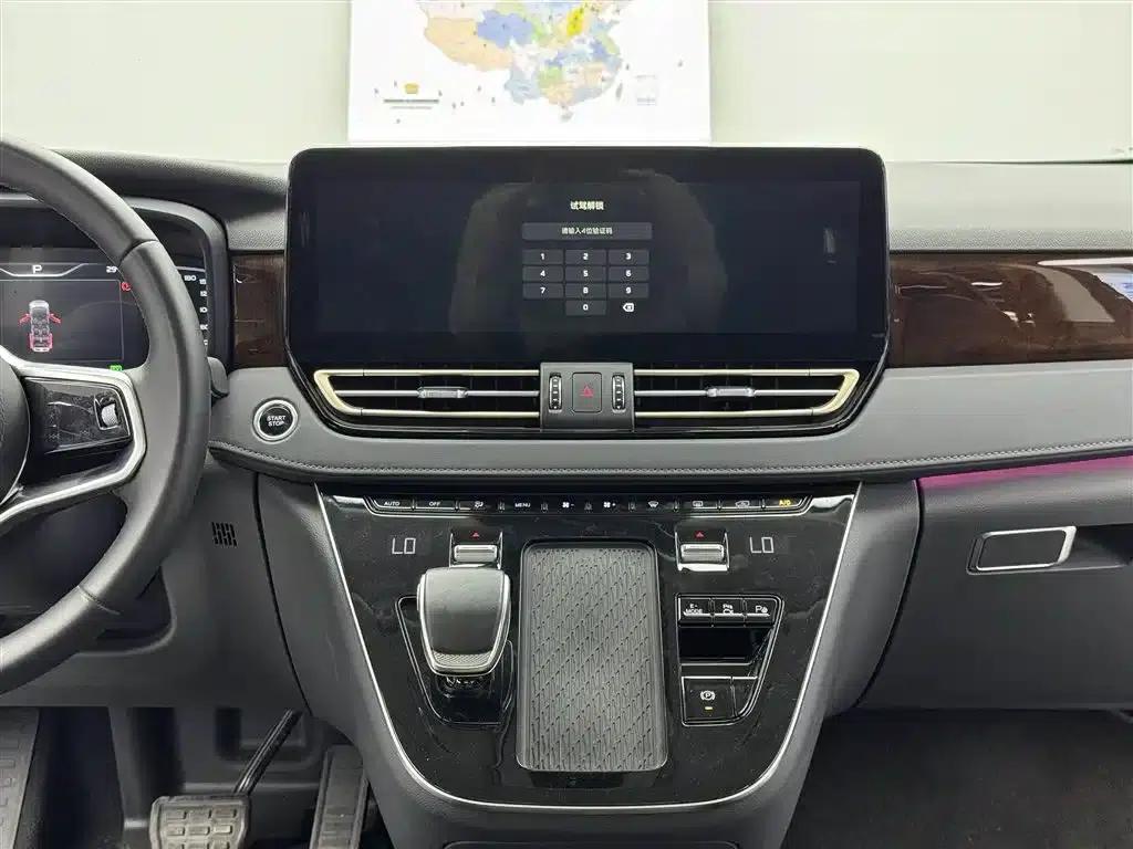 Hongqi HQ9 PHEV 2024 2.0T AWD Luxury Edition — миниатюра 10