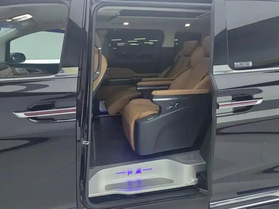 Hongqi HQ9 PHEV 2024 2.0T AWD Business Edition — миниатюра 11