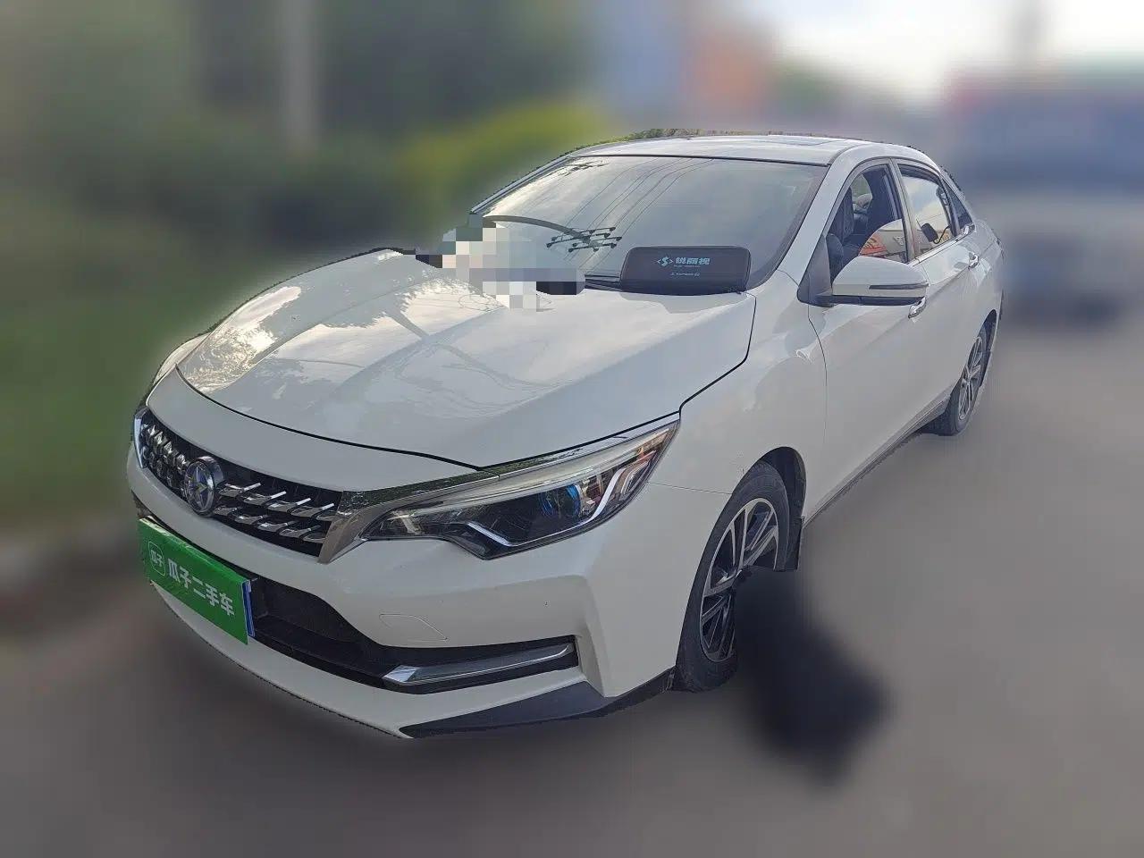 Venucia D60 2018 1.6L Manual Smart Connect Elite Edition — миниатюра 1