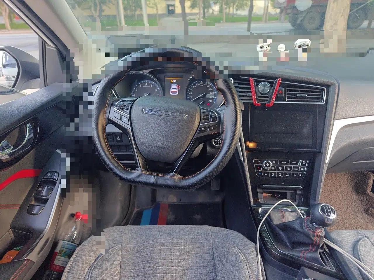 Venucia D60 2018 1.6L Manual Smart Connect Elite Edition — миниатюра 11