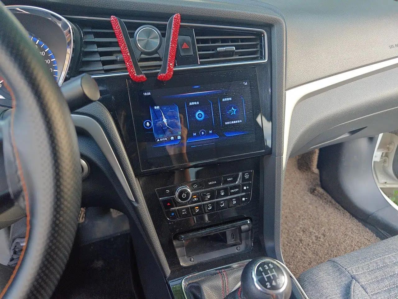 Venucia D60 2018 1.6L Manual Smart Connect Elite Edition — миниатюра 14