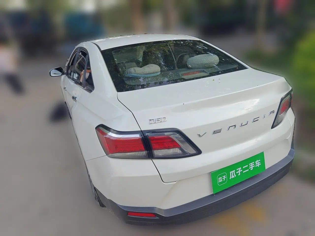 Venucia D60 2018 1.6L Manual Smart Connect Elite Edition — миниатюра 4