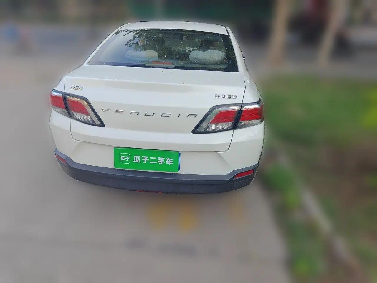 Venucia D60 2018 1.6L Manual Smart Connect Elite Edition — миниатюра 5