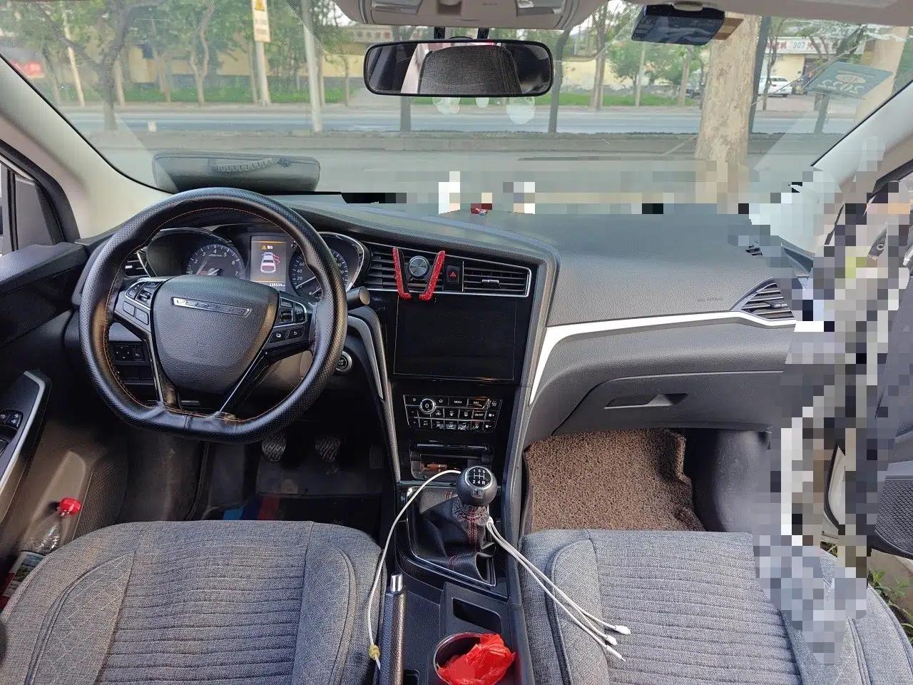 Venucia D60 2018 1.6L Manual Smart Connect Elite Edition — миниатюра 10