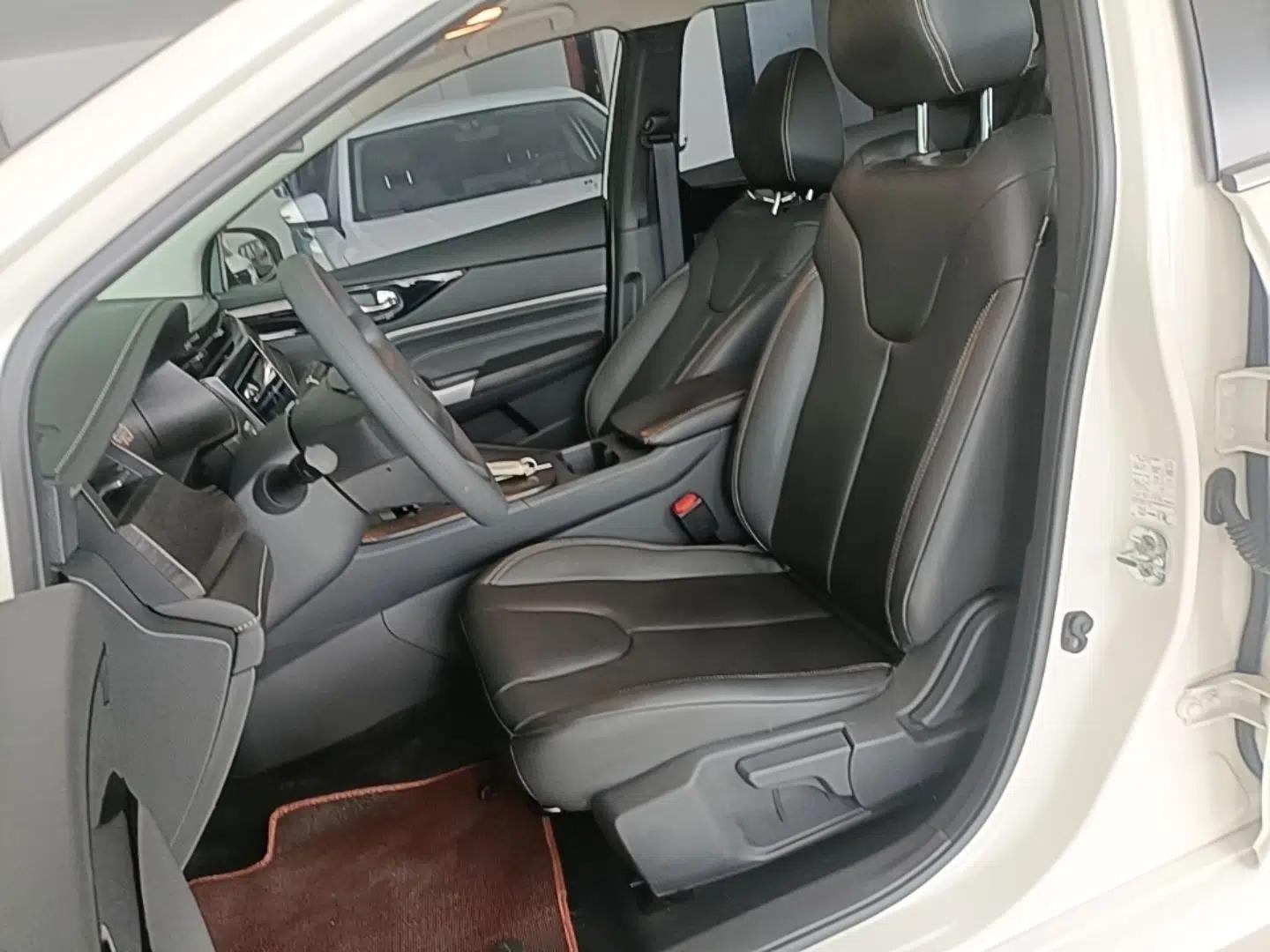 Venucia D60 2021 PLUS 1.6L XL CVT Yue Ling Edition — миниатюра 18