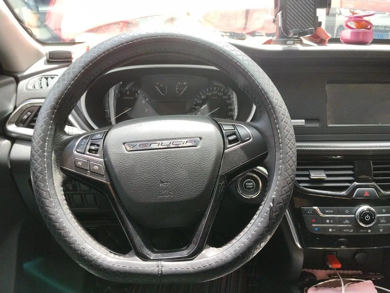Venucia T90 2017 2.0L Manual ZhiShang Edition — миниатюра 11