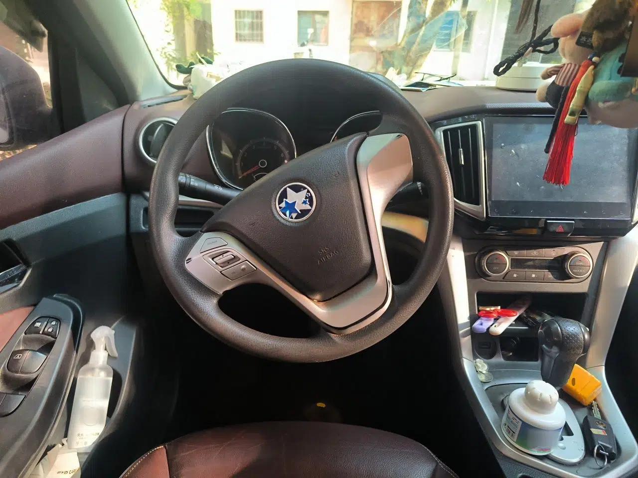 Venucia T70X 2015 2.0L CVT SmartFun Sport Edition — миниатюра 11