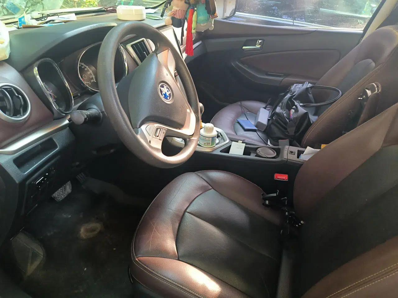 Venucia T70X 2015 2.0L CVT SmartFun Sport Edition — миниатюра 16