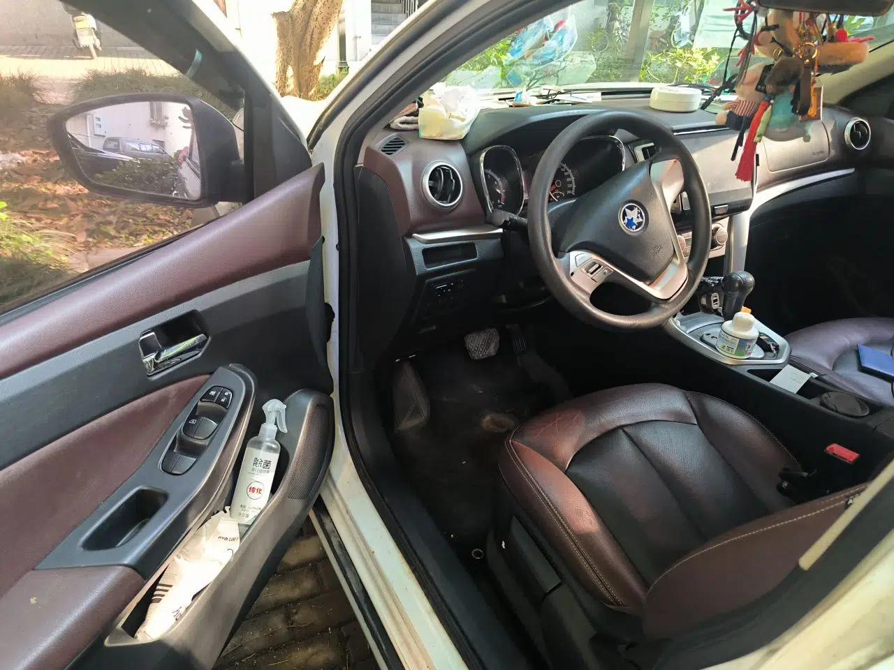 Venucia T70X 2015 2.0L CVT SmartFun Sport Edition — миниатюра 17