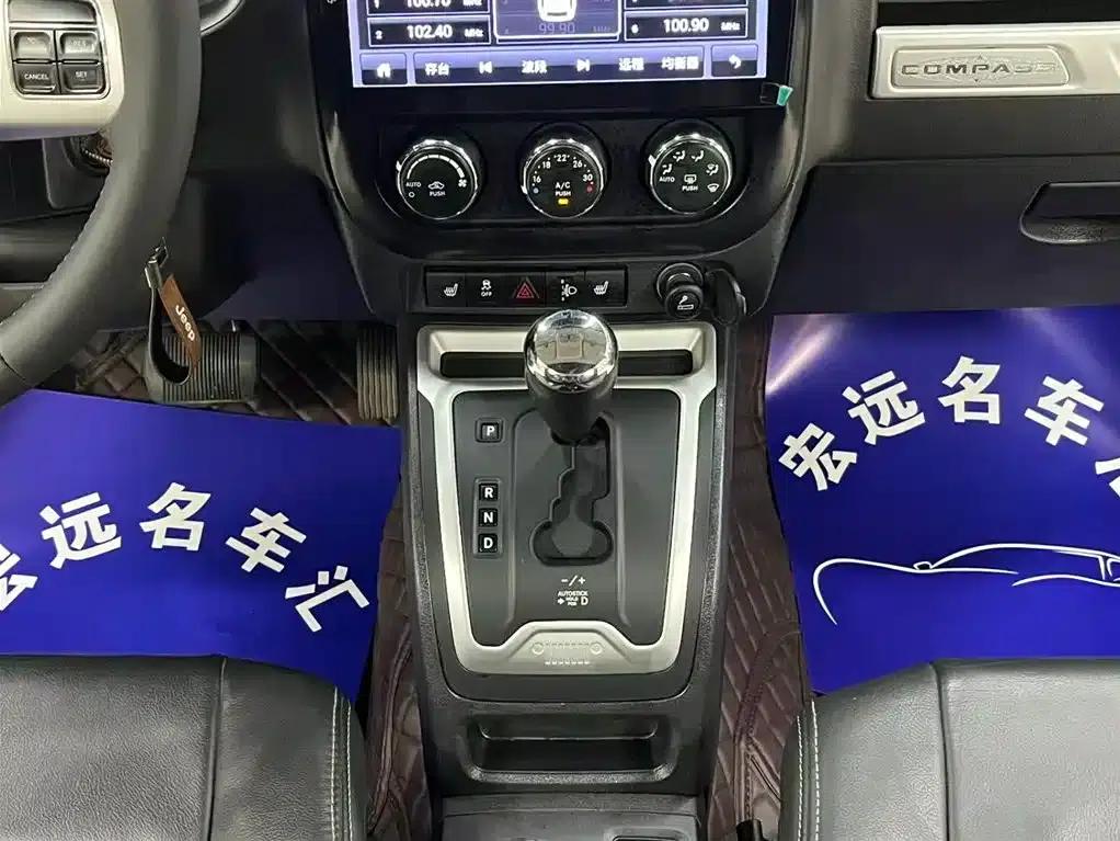 2014 Jeep Compass Imported Model 2.4L 4WD Luxury Edition — миниатюра 11