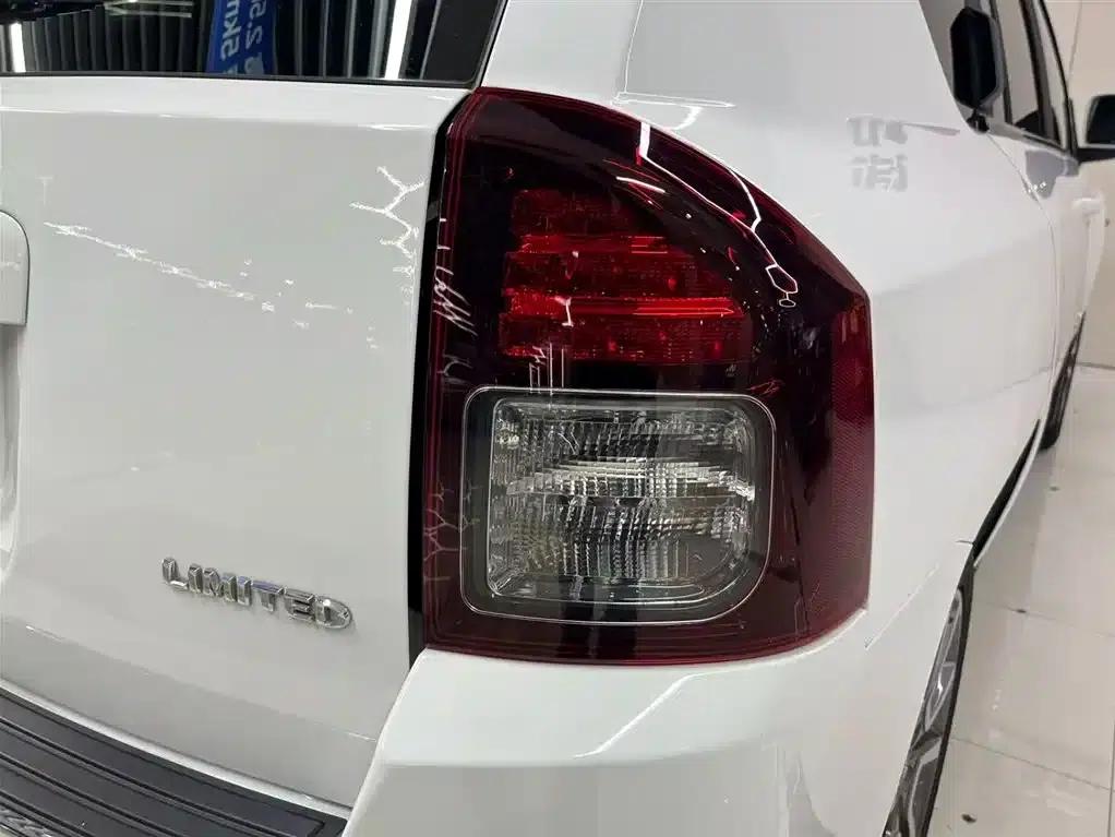 2014 Jeep Compass Imported Model 2.4L 4WD Luxury Edition — миниатюра 14