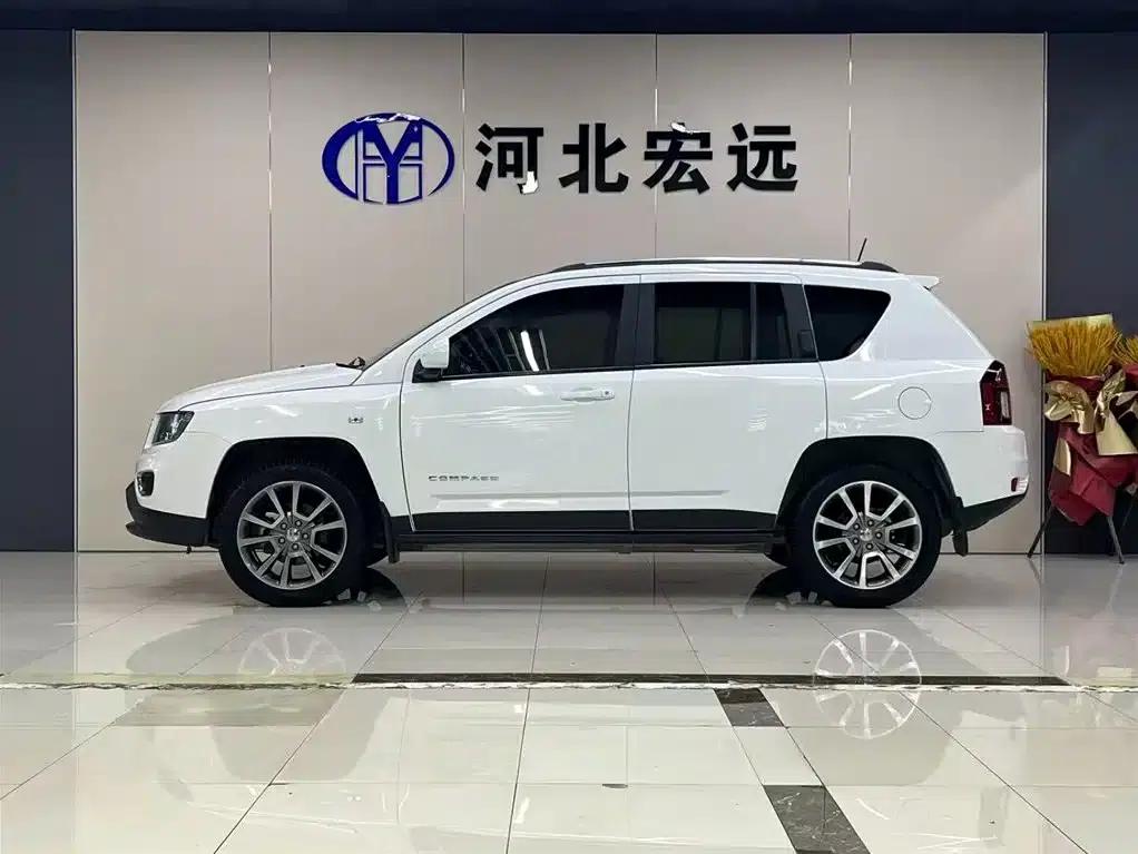 2014 Jeep Compass Imported Model 2.4L 4WD Luxury Edition — миниатюра 3