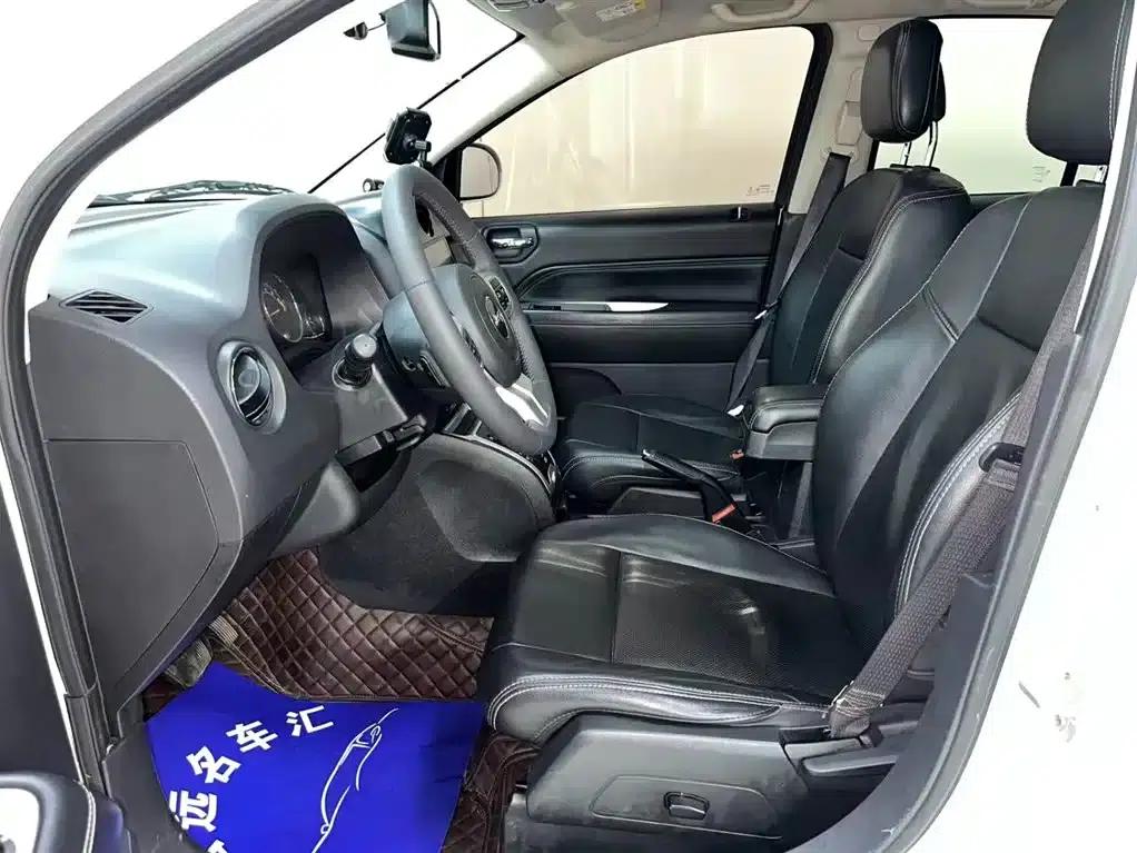 2014 Jeep Compass Imported Model 2.4L 4WD Luxury Edition — миниатюра 6