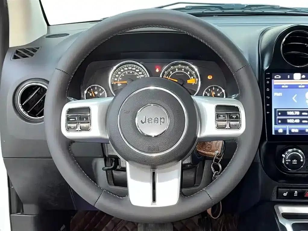 2014 Jeep Compass Imported Model 2.4L 4WD Luxury Edition — миниатюра 9