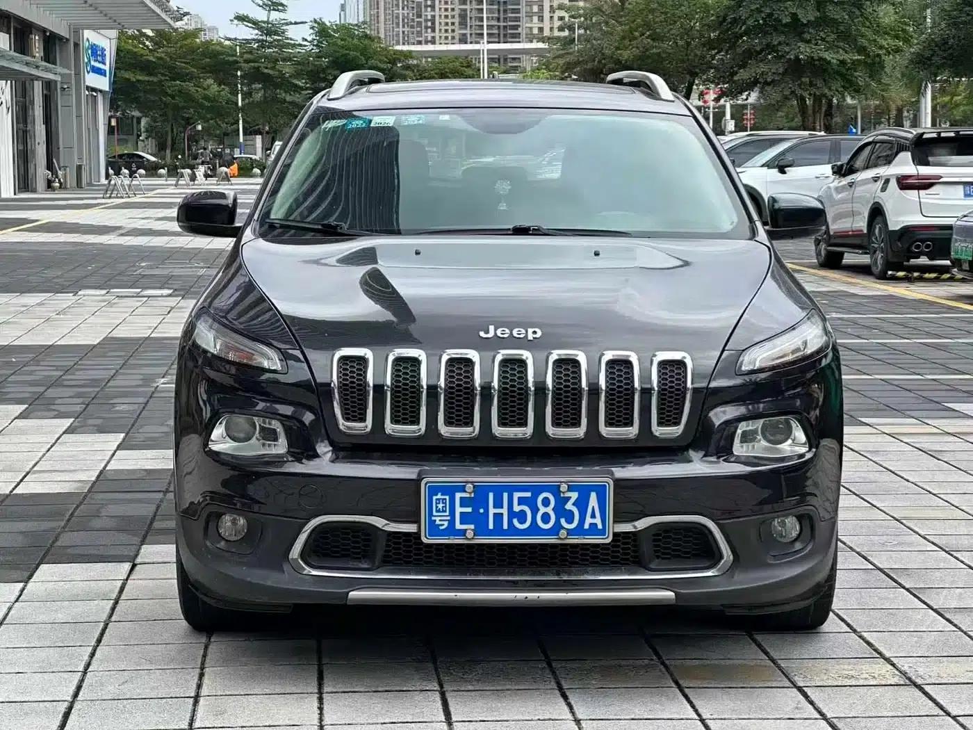 Jeep Cherokee 2017 2.0L Premium Edition — миниатюра 2