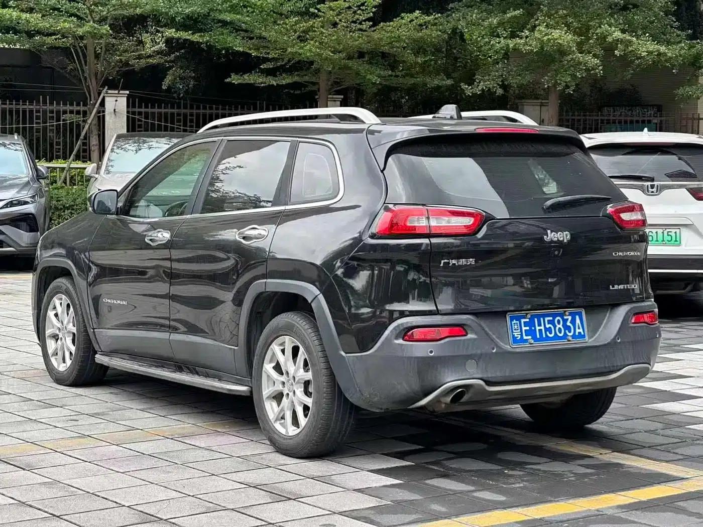 Jeep Cherokee 2017 2.0L Premium Edition — миниатюра 4