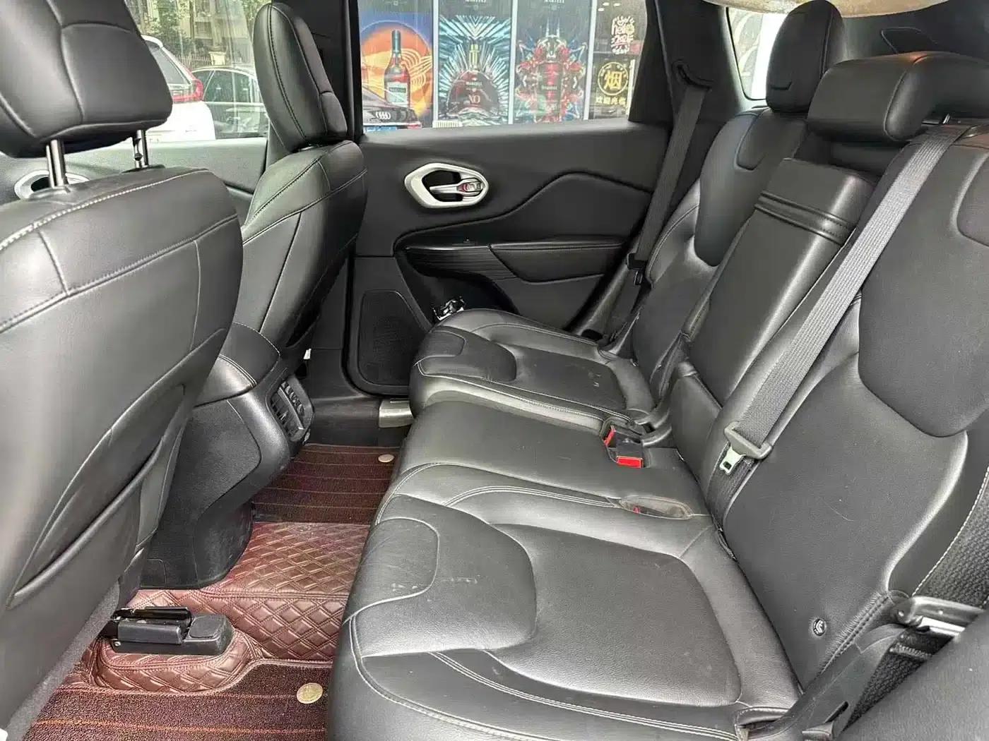 Jeep Cherokee 2017 2.0L Premium Edition — миниатюра 7